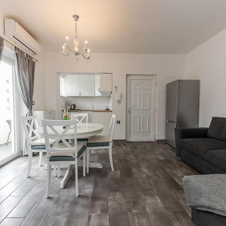 ספליט House Niko M With 6 Apartments מראה חיצוני תמונה